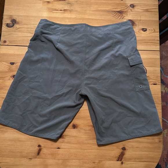 RVCA Men’s Classic Grey Non-Stretch Shorts, Size 33 - Picture 2 of 4